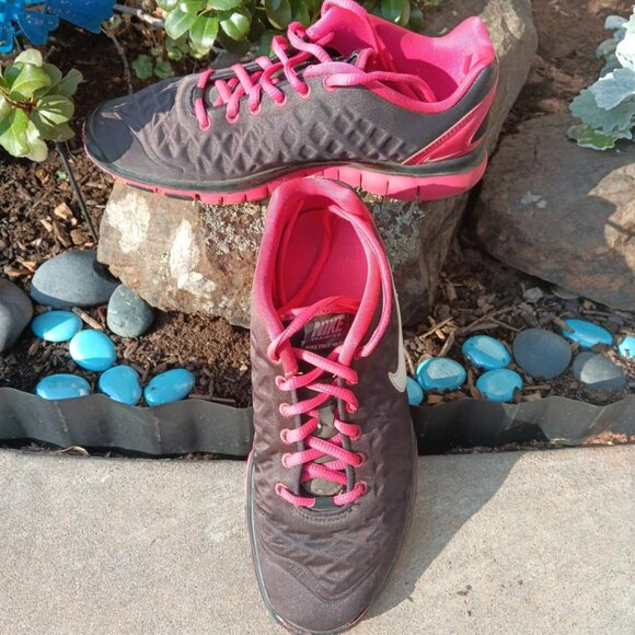 Women's Nike Athletic Tennis Shoes - Picture 1 of 4